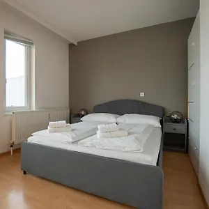With A Private Terrace Located Right Near Belvedere Castle, 15 Minutes Away From Stephansdom Wien
